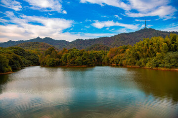 Landscape of mountains, rivers and lakes under blue sky and white clouds