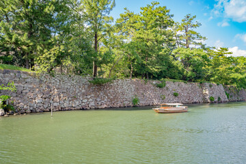 Naklejka premium 松江城の堀川と遊覧船の風景