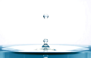 single clear water drop, realistic surface tension, soft reflection, clean lab aesthetic, isolated transparent background.
