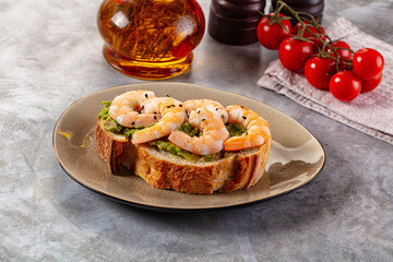 Sandwich with prawn and avocado