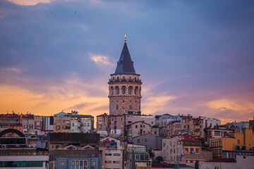 Obraz premium The Galata Tower at dawn. Magnificent cityscape of Istanbul in the morning.