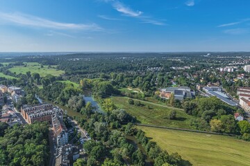 Die Großstadt Fürth in Mittelfranken an Rednitz und Pegnitz aus der Vogelperspektive