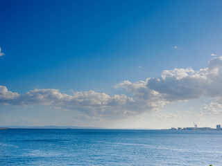 港町神戸の新突堤からの海辺の眺め