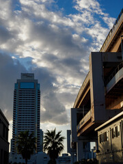 港町神戸の街の景観　水辺と橋と高層ビルが神戸の街のイメージの象徴