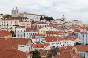 lisboa, mirador portas do sol, panoramica del barrio de la Alfama, monasterio san vicente de fora y panteon nacional, portugal.