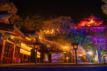 ライトアップされた祐徳稲荷神社