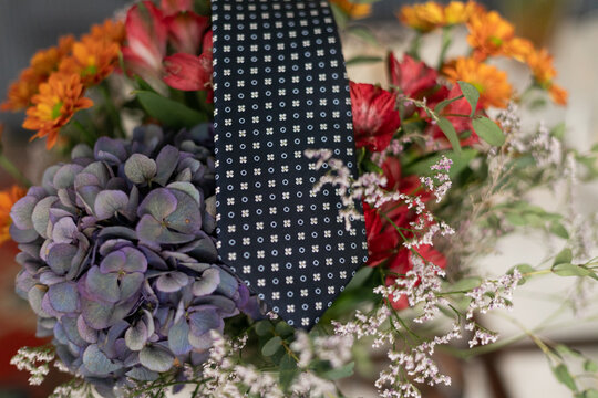 Fototapeta gemelos, corbata, textura, zoom, macro, detalle, accesorios, designio, moda, regalo, decoraciones, ramo, boda, celebraciones, beldad, rojo, color, hermoso