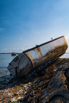 mettez la chaloupe &agrave; l'eau 