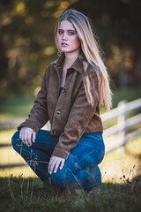 Junge Frau in der Natur