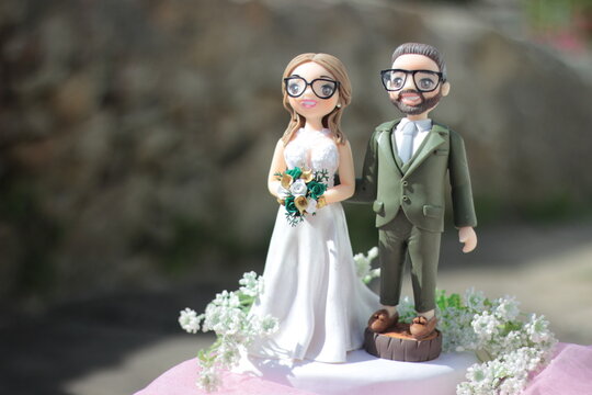 Bride and groom detail biscuit