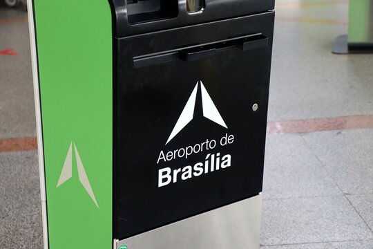 Bras&iacute;lia International Airport logo. Presidente Juscelino Kubitschek International Airport. Aeroporto de Bras&iacute;lia.