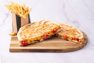 Sandwich à pain grillé traditionnel turc