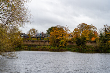Obraz premium A beautiful morning walk along the Iremongers pond in Nottingham, UK with the trees in autumn color.