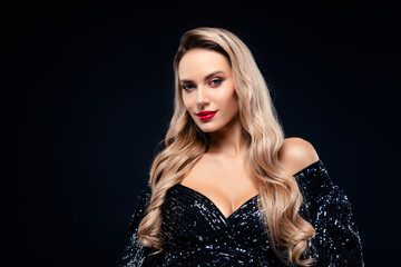 Naklejka premium Attractive Young Woman in Elegant Sequin Dress with Glamorous Hairstyle Against a Sophisticated Dark Background