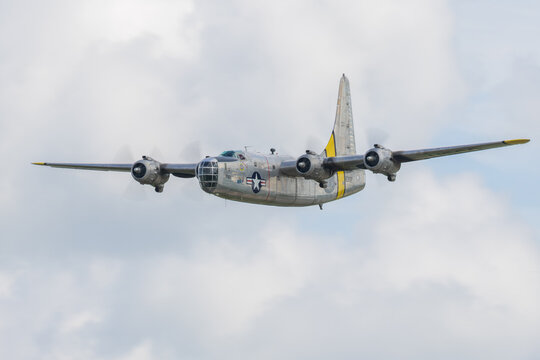 Consolidated PB4Y-2 Privateer in Flight &mdash; Naval Variant of the B-24 Liberator