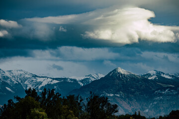 Wolken &uuml;ber den Bergen in Vorarlberg - &Ouml;sterreich, Herbstwetter in &Ouml;sterreich