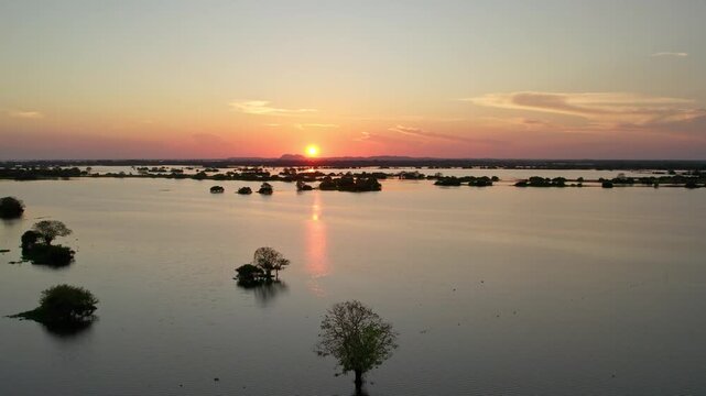 Lago en el Atardecer