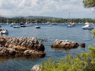 Vue sur l'&icirc;le Sainte Marguerite depuis depuis l'&icirc;le Saint-Honorat. &icirc;le de L&eacute;rins, Cannes, C&ocirc;te d'Azur, France	
