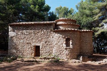 Chapelle de la Trinit&eacute; sur l'&icirc;le Saint-Honorat. &icirc;le de L&eacute;rins, Cannes, C&ocirc;te d'Azur, France