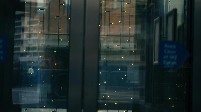 Lift elevator going down in shopping mall