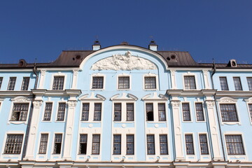 Obraz premium A historical low-rise building in the city of Saint Petersburg. 
