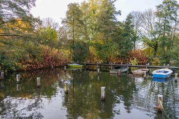Herbstzeit an einem See im Münsterland