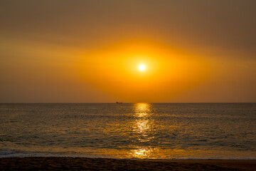 Couché de soleil sur l'océan Atlantique depuis la plage du Métro à Tarnos en France