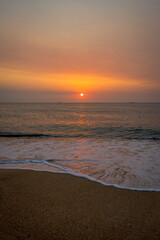 Couché de soleil sur l'océan Atlantique depuis la plage du Métro à Tarnos en France