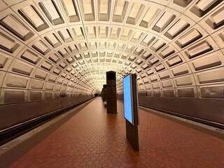 Fototapeta premium Washington DC Metro Station with Futuristic Tunnel Architecture