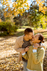 Fototapeta premium Joyful moments of a couple enjoying a fall day in a beautiful park