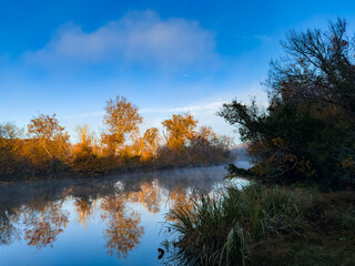 Fototapeta premium autumn sunrise along the river