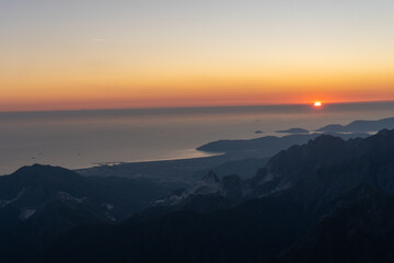 tramonto apuane