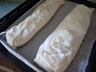 baking of an apple strudel pie