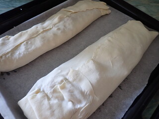 baking of an apple strudel pie