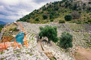 Kaunos (Carian: Kbid Lycian: Xbide Ancient Greek: Καῦνος; Latin: Caunus) ancient city was a city of ancient Caria and in Anatolia, a few kilometres west of the modern town of Dalyan. Amphitheatre area