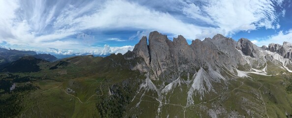 Fantastisches Panorama der Seceda und umliegende Berge