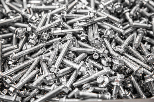 Proceso de fabricaci&oacute;n de tornillos en la f&aacute;brica