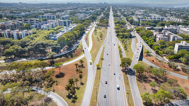 Bras&iacute;lia, Brazil, 2023. Aerial view of the interchange between highways DF-002 Aerial view of a stretch of the DF-002 highway near Super Court (Super Quadra) SQS 316.