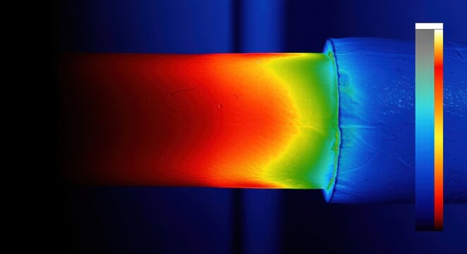 thermal analysis of pipe with heat distribution shown in spectrum colors against dark background