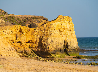 Bizarre Gesteine in der Algarve