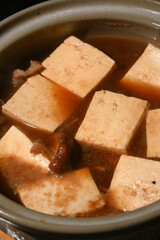 土鍋で煮込んだ豆腐