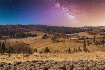 Naklejka premium Majestic mountain landscape showcasing rewilding and sustainability initiatives at dusk