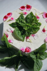 Flavored cream cheese with basil, tomato, and garlic—smooth, savory, and ideal as a Mediterranean-inspired gourmet spread.