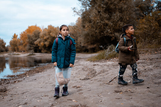 Children cleaning up river bank pollution