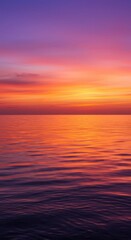 Obraz premium Vibrant colors of a dramatic twilight sky reflecting intensely upon calm water