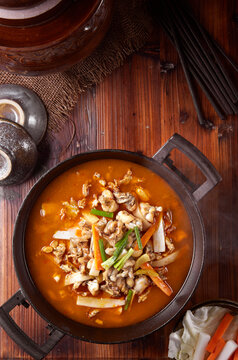 Wok-fried frog with spicy pickled vegetables