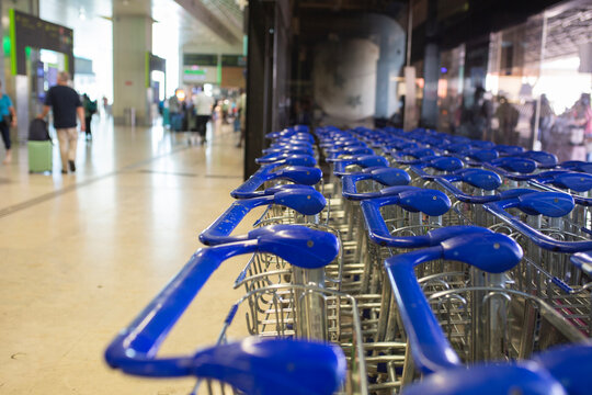 luggage trolleys 