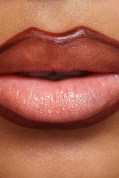 Glossy lips with defined liner
