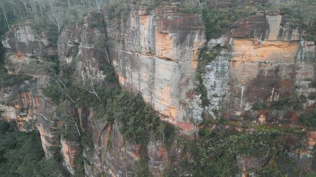 Drone Footage of Rock Climbers Abseiling in the Blue Mountains &mdash; Dramatic Sandstone Cliffs, Adventure Athletes Descending Ropes, and Iconic Australian Wilderness Scenery
