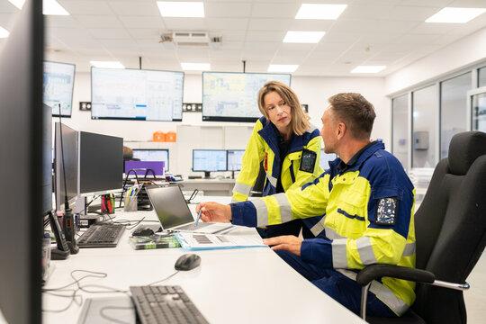 Collaboration of Professionals in a Modern Control Center